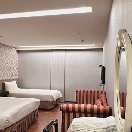 Crystal City Hotel تشونغلي المظهر الخارجي الصورة