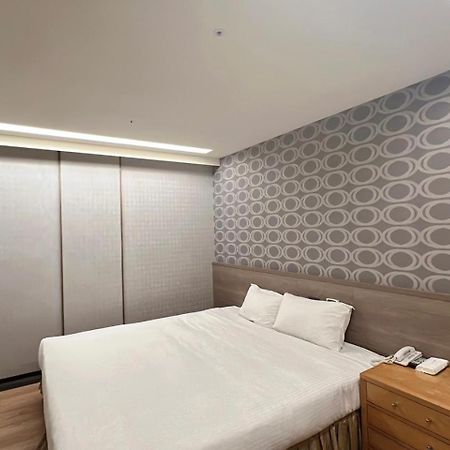Crystal City Hotel تشونغلي المظهر الخارجي الصورة