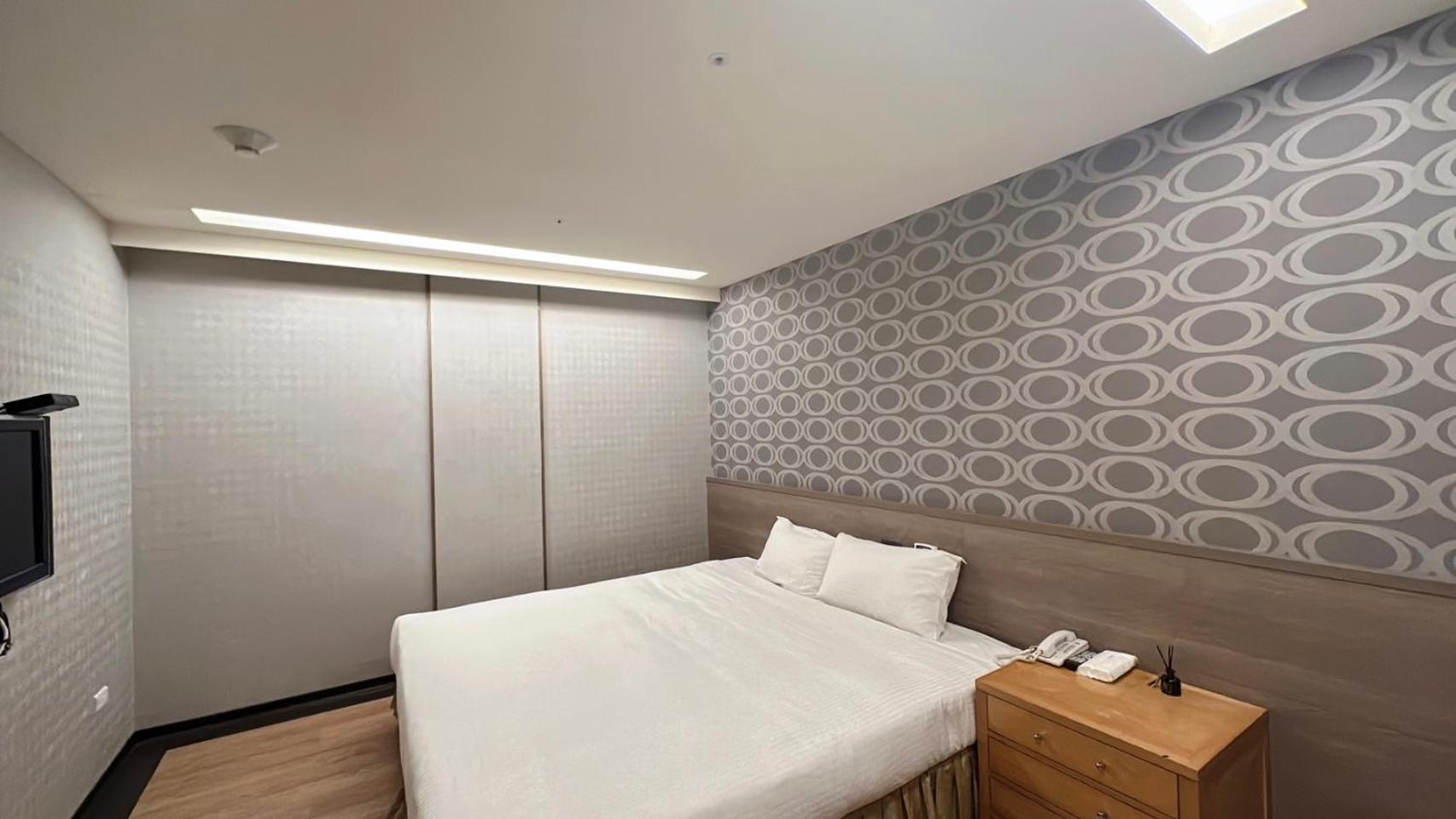 Crystal City Hotel تشونغلي المظهر الخارجي الصورة