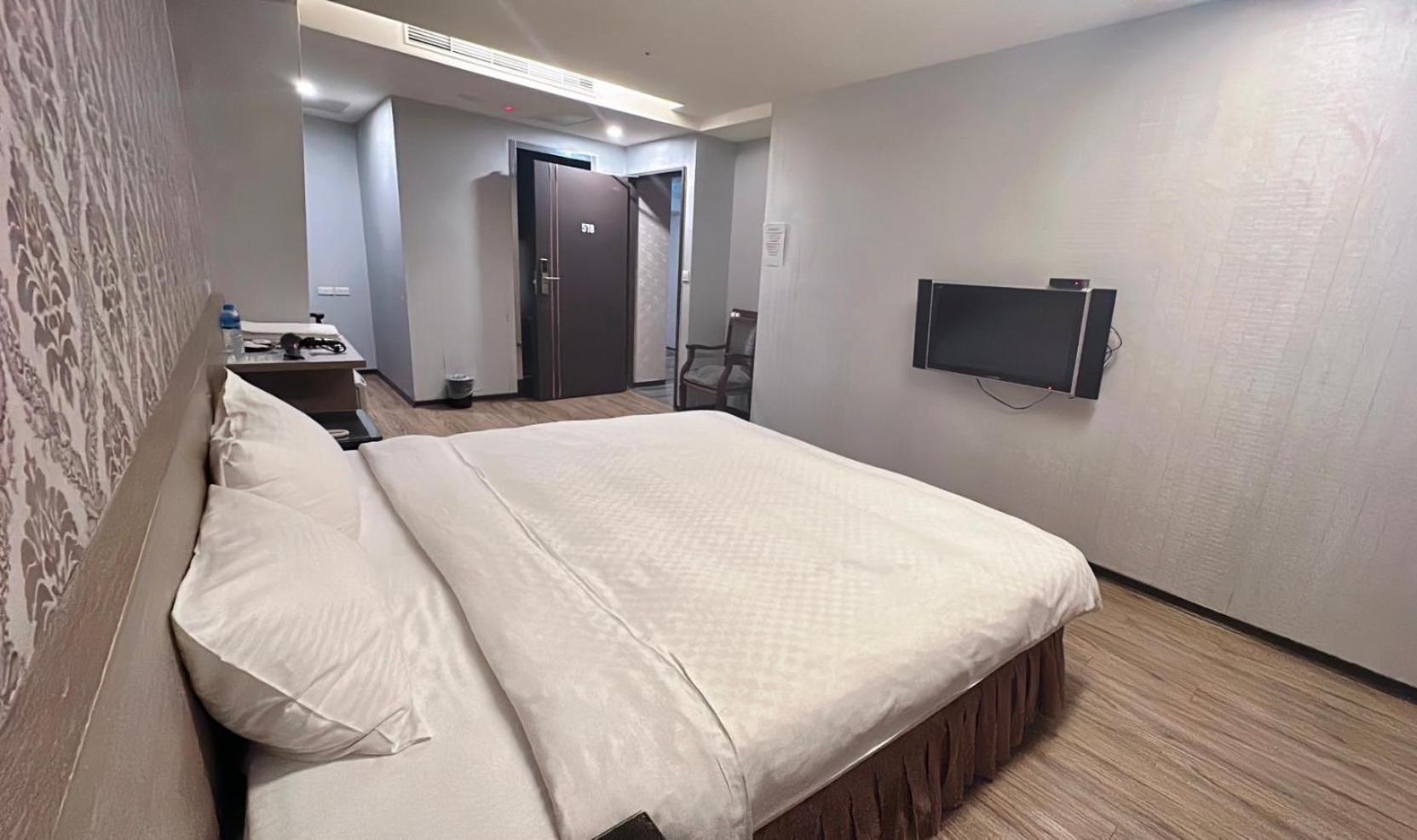 Crystal City Hotel تشونغلي المظهر الخارجي الصورة